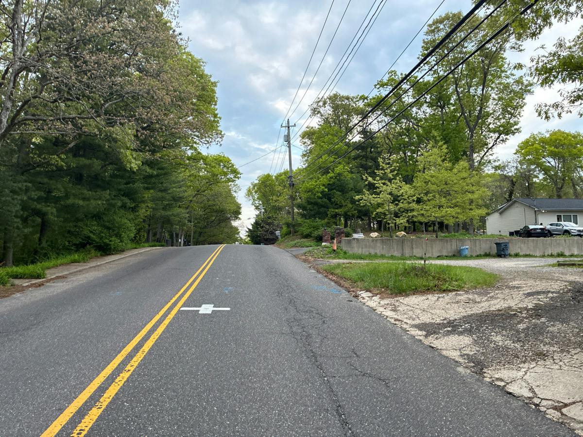 Hoffman Ln, Hauppauge, NY 11788
