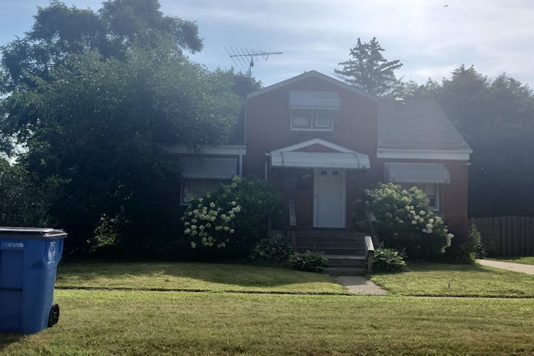 4715 Madison St Dearborn Heights, MI 48125-2365, Wayne County