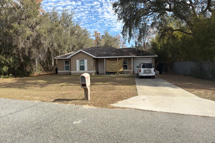 31 Oak Cir Ocala, FL 34472, Marion County