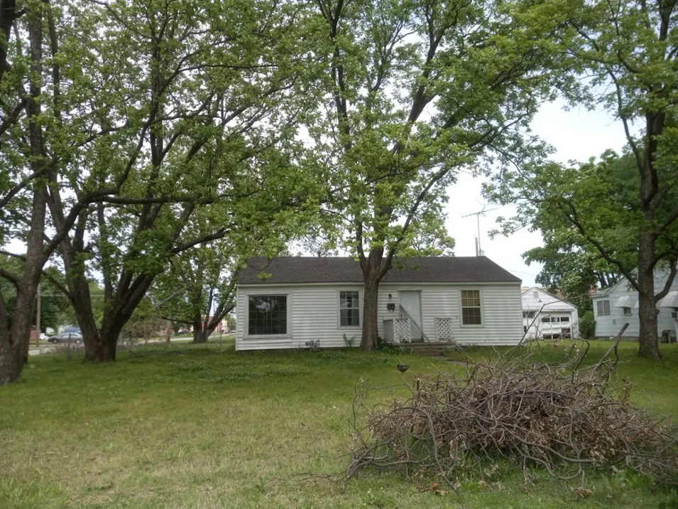401 E 5th St Dewey, OK 74029, Washington County