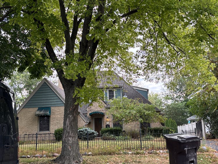 712 S 6th St Pekin, IL 61554, Tazewell County