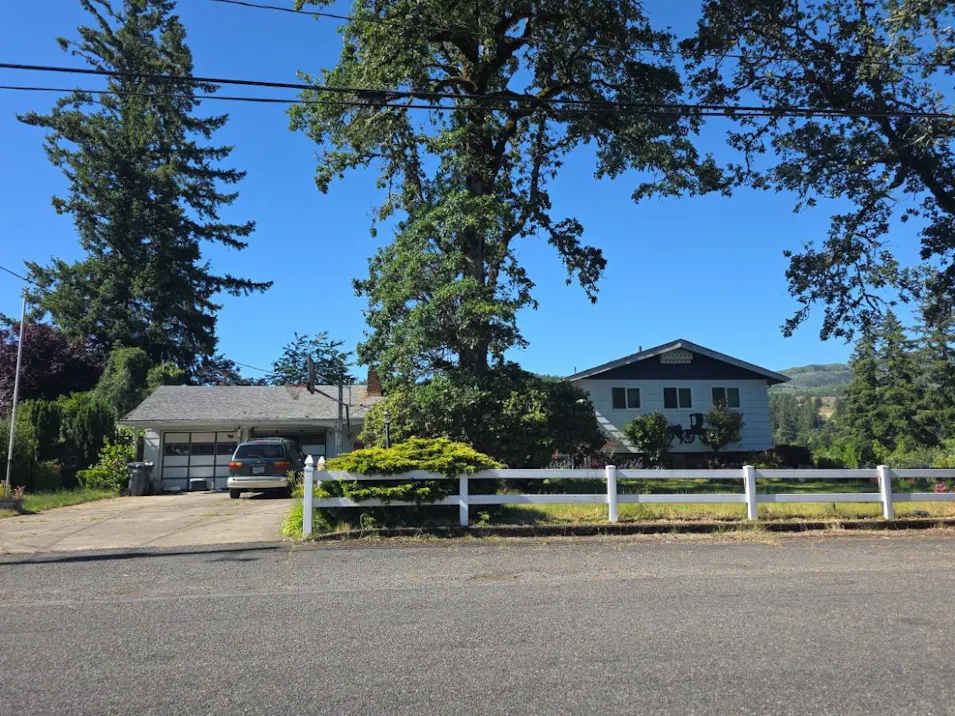 555 SW Ivy St Mill City, OR 97360, Linn County