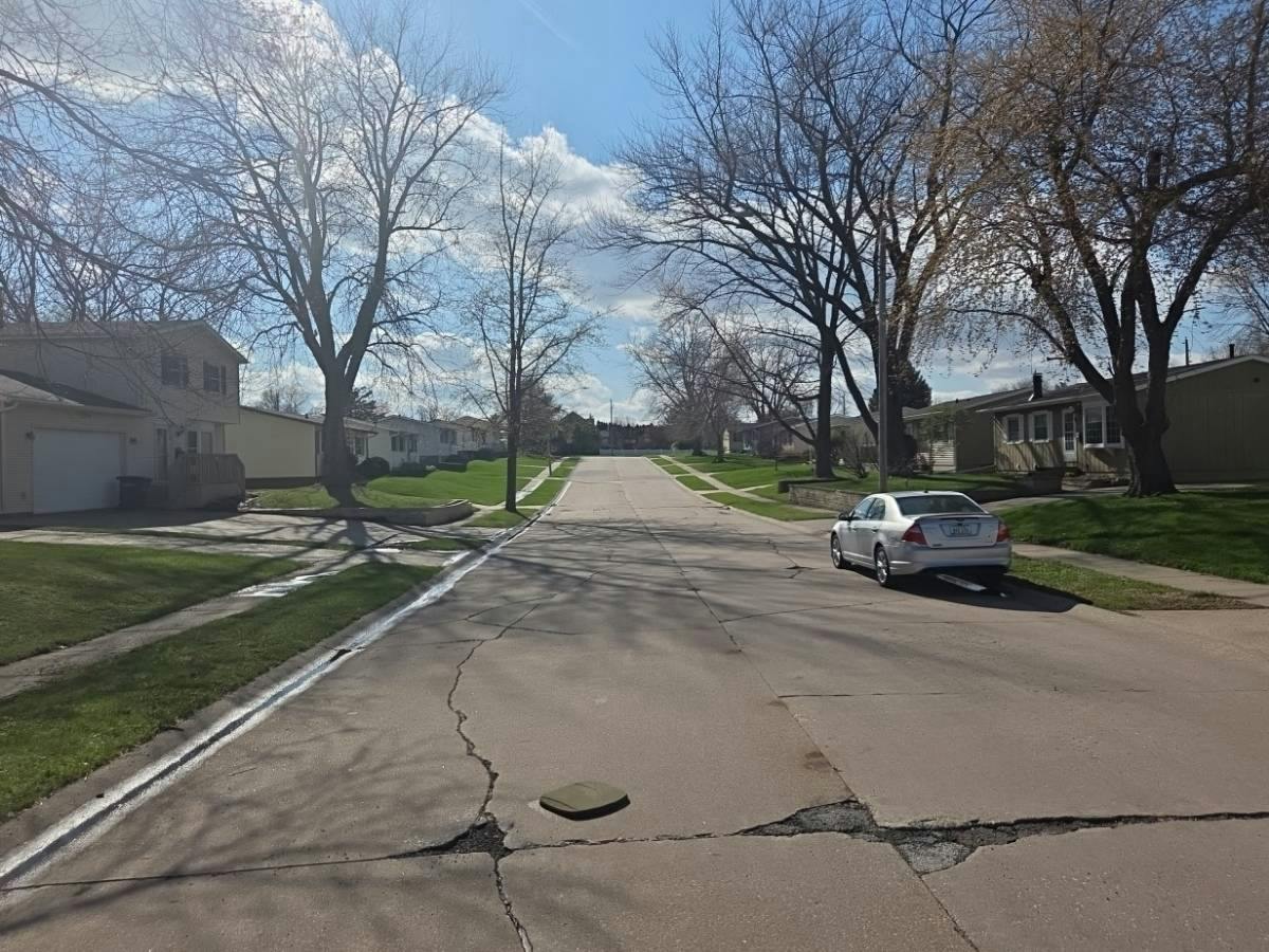 Kings Dr, Bettendorf, IA 52722 #1