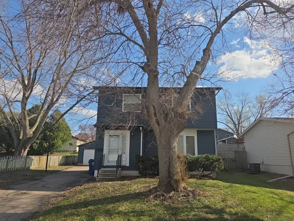 1903 Kings Dr Bettendorf, IA 52722, Scott County