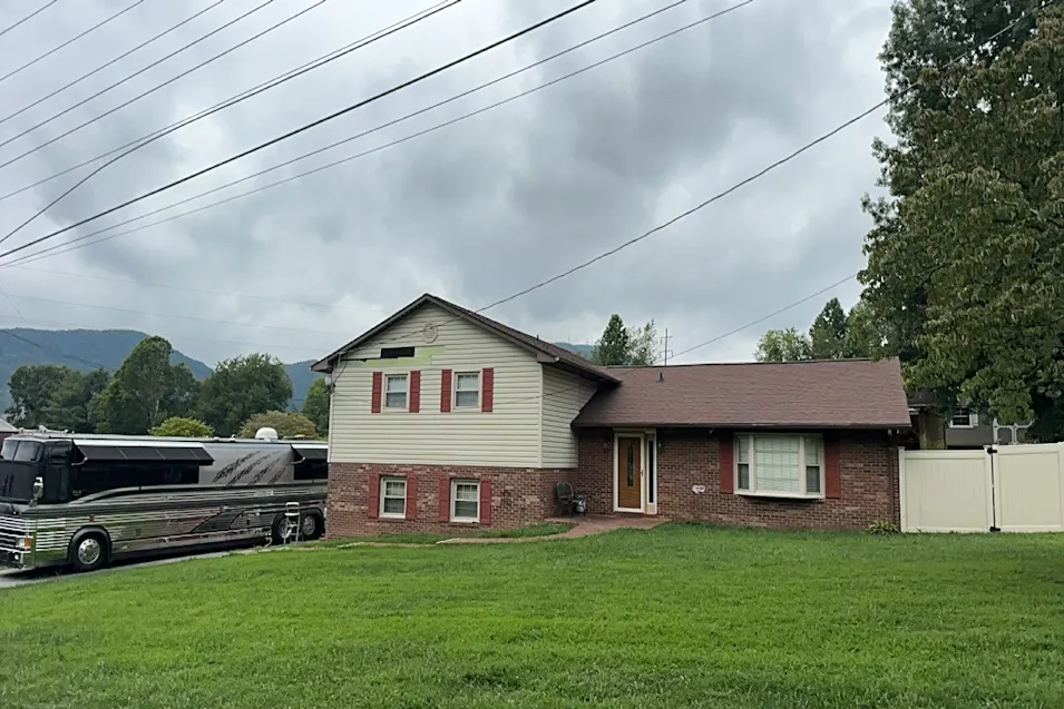 1306 Amber Drive Johnson City, TN 37601, Unicoi County