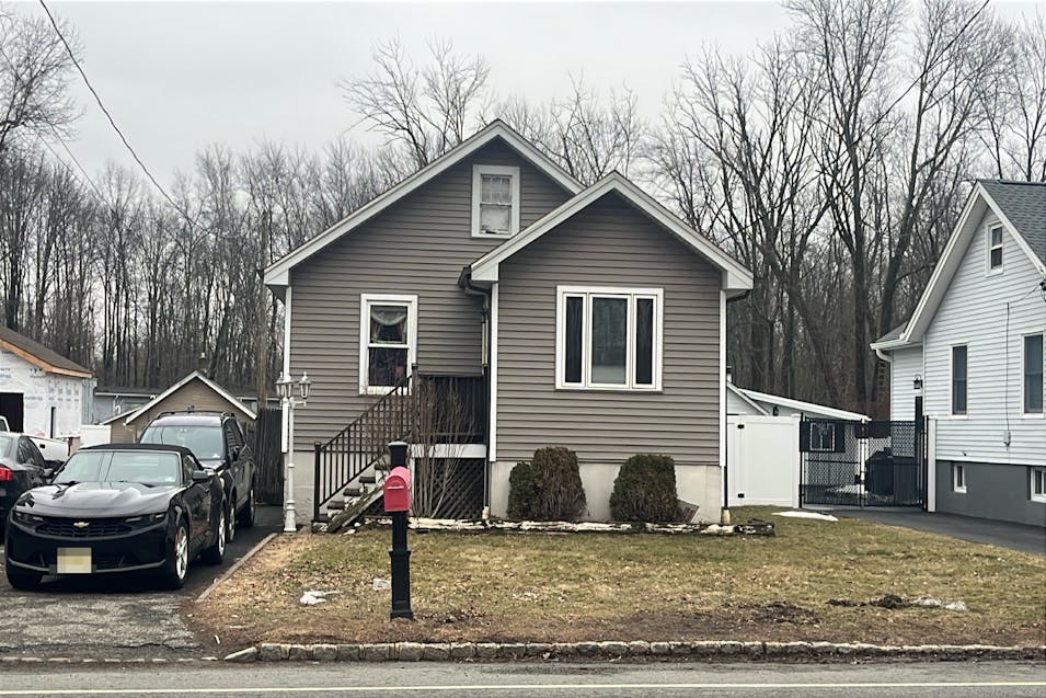 42 Clinton Rd Fairfield, NJ 07004, Essex County