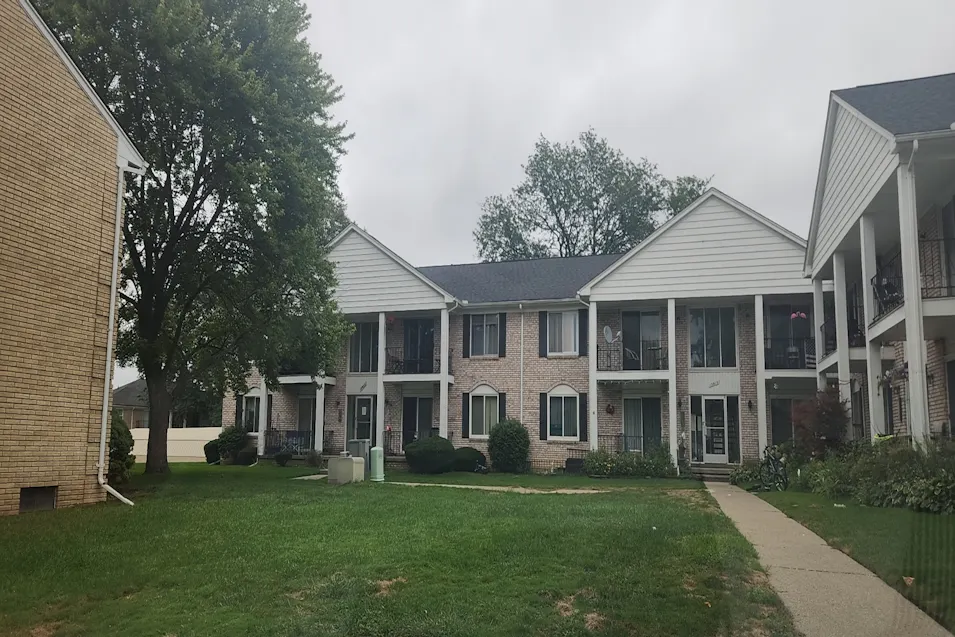 13935 Camelot Dr Sterling Heights, MI 48312, Macomb County