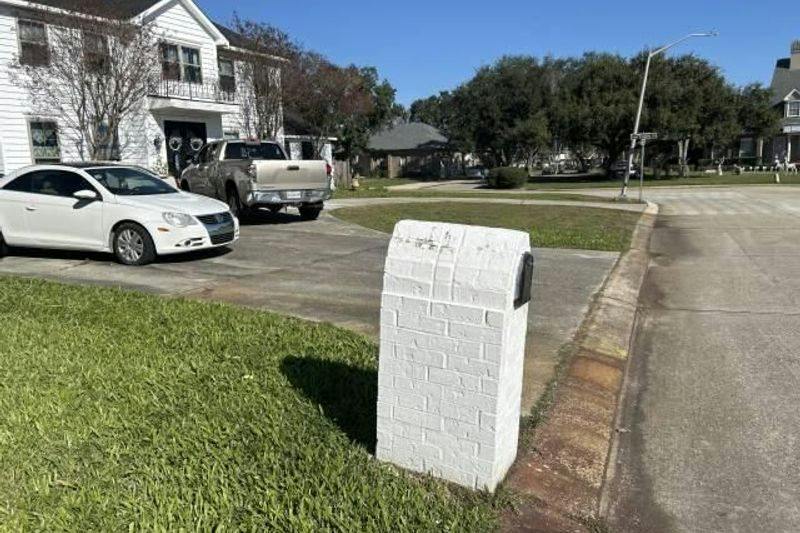 Lake Bonaparte Dr, Harvey, LA 70058