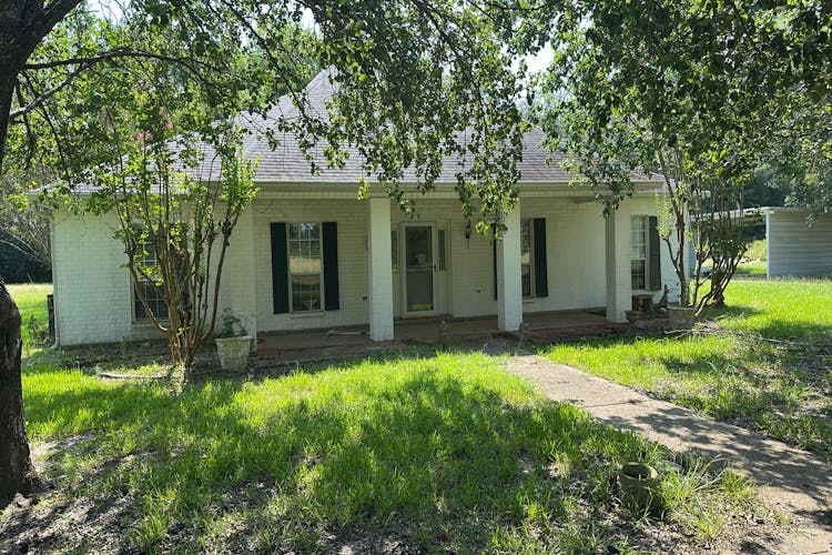 2330 West Ave Slaughter, LA 70777, Baton Rouge County