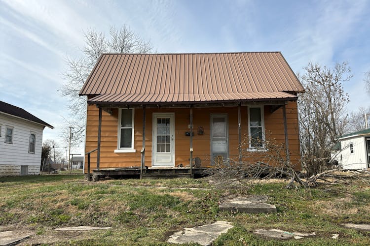 170 3rd St SE Linton, IN 47441, Greene County