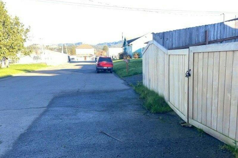 Doborout St, Myrtle Point, OR 97458