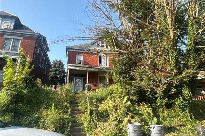 Suncrest St, Pittsburgh, PA 15210