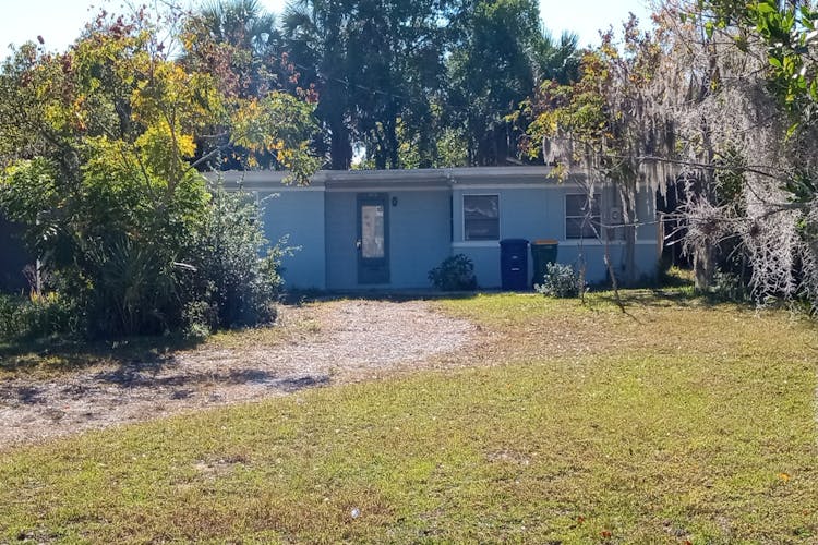 1202e Caroline St Tavares, FL 32778, Lake County