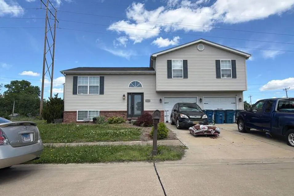 2161 Hunters Point Dr Granite City, IL 62040, Madison County