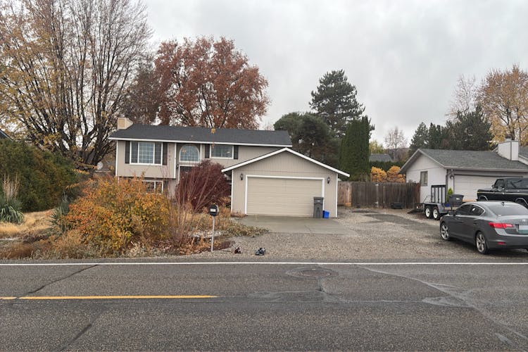 2307 W 36th Ave Kennewick, WA 99337, Benton County