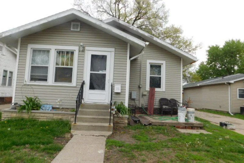 316 W 4 1/2 Street S