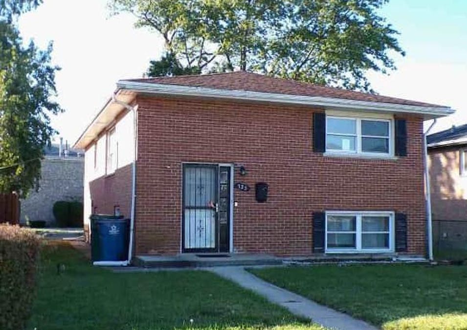 725e 152nd St Phoenix, IL 60426, Cook County