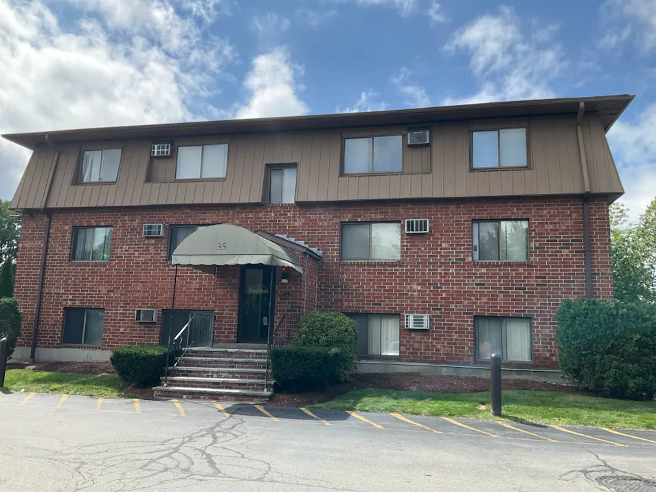 35 Log Street, Unit 3-C, Bass Island Estates Condominium Manchester, NH 03102, Hillsborough County