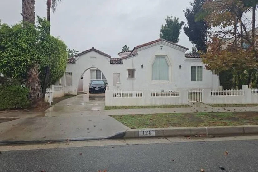 125 S La Peer Dr