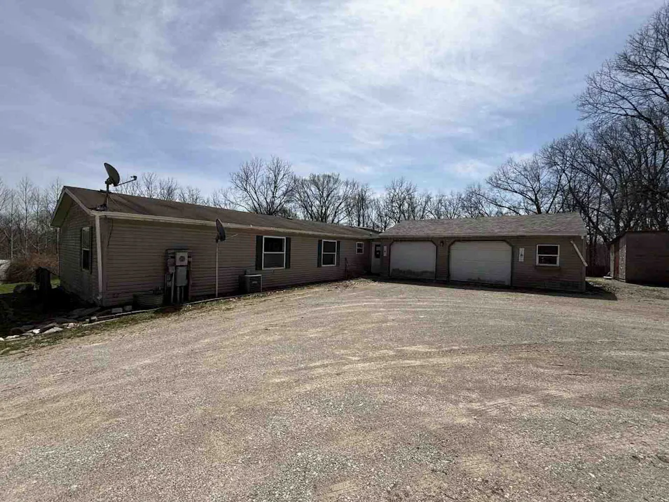 2411 E Boulevard Pine Village, IN 47975, Warren County