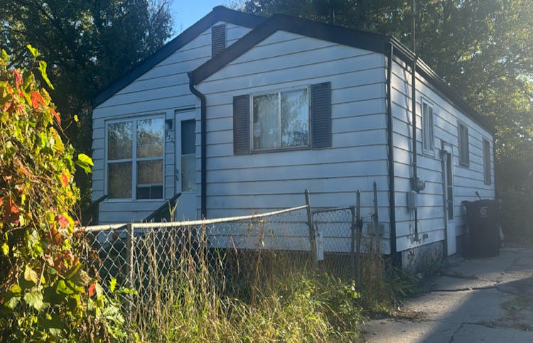 3325 Chambers St Flint, MI 48507, Genesee County