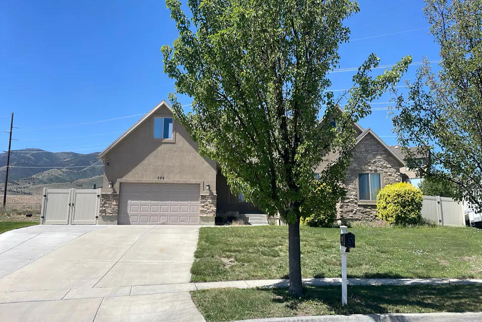 289 W Wrangler Ave Saratoga Springs, UT 84045, Utah County