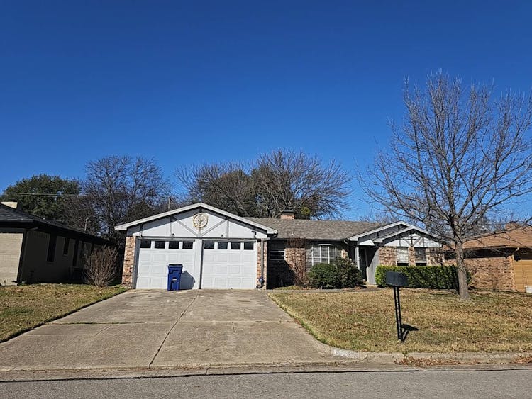 712 Barkridge Trail Burleson, TX 76028, Johnson County