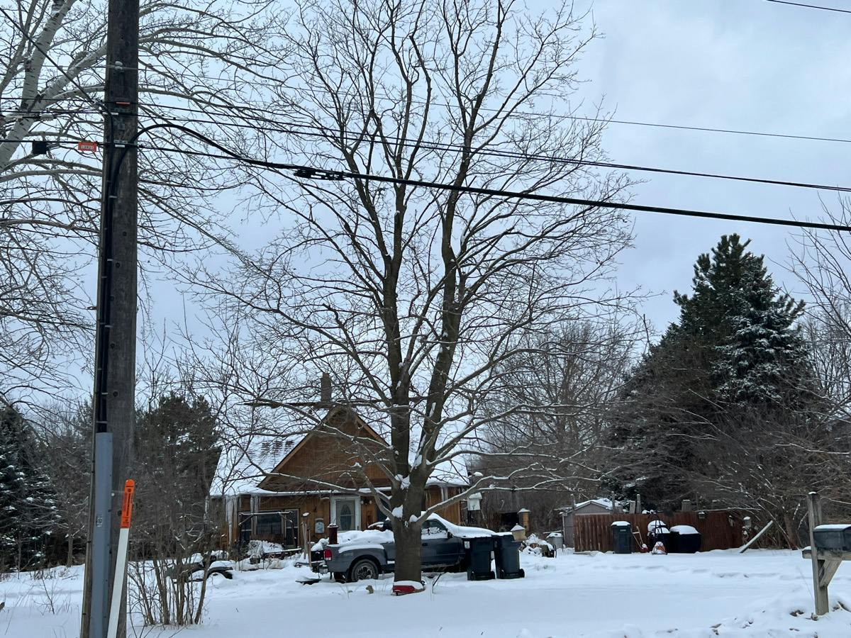 10 Mile Rd, South Lyon, MI 48178