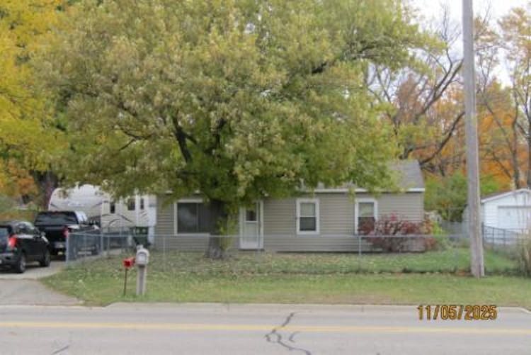 206 28th St N Springfield, MI 49037, Calhoun County