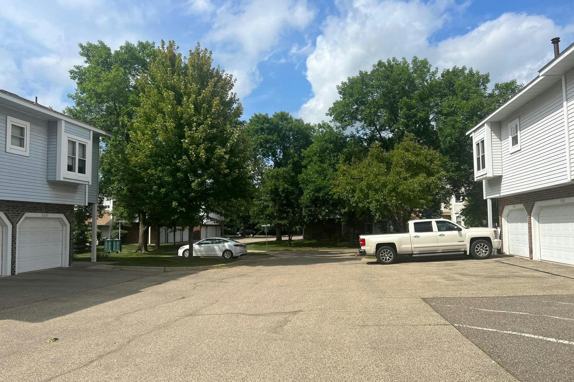 Highpointe Ter, Minneapolis, MN 55437