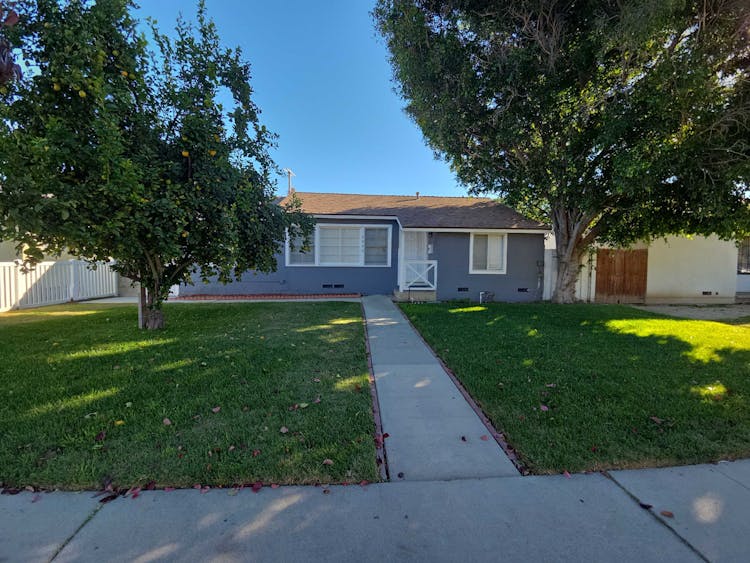 6952 Winnetka Ave Winnetka, CA 91306, Los Angeles County