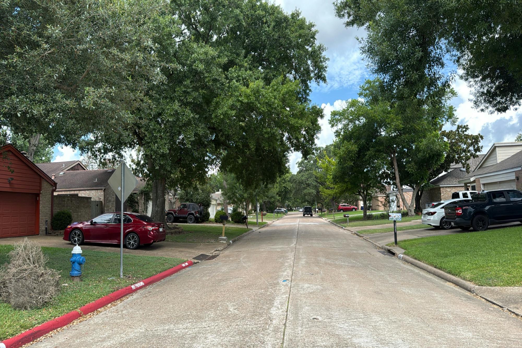 Sheri Hollow Ln, Houston, TX 77082