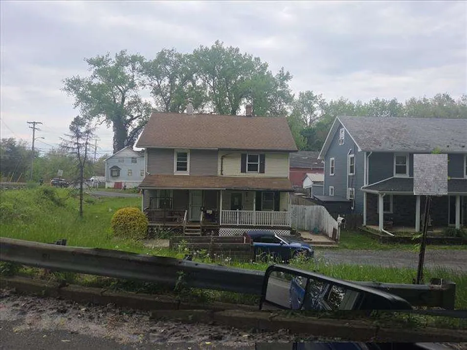 4 Front St Glendon, PA 18042, Northampton County