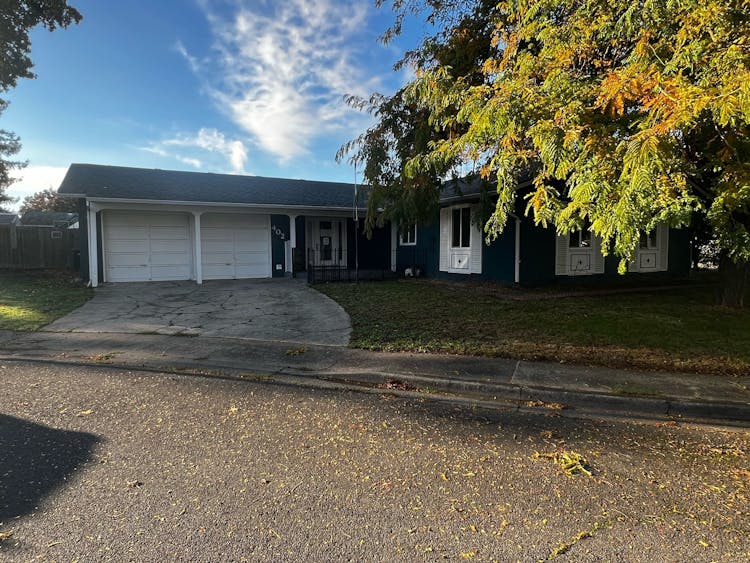 402 Emerald Circle Medford, OR 97501, Jackson County