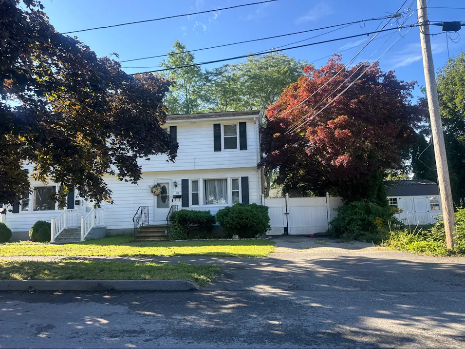 89 Crest Circle Worcester, MA 01603, Worcester County