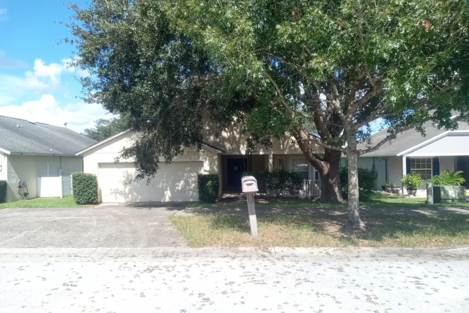 1133 Bluegrass Dr, Groveland, FL 34736, Lake County