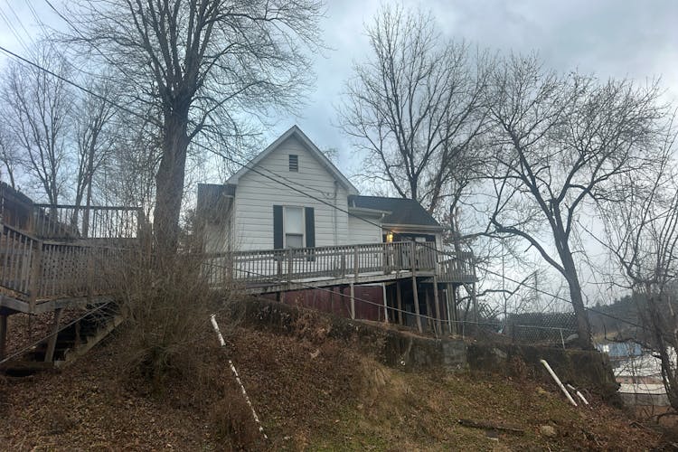 204 High Ave NE Coeburn, VA 24230, Wise County