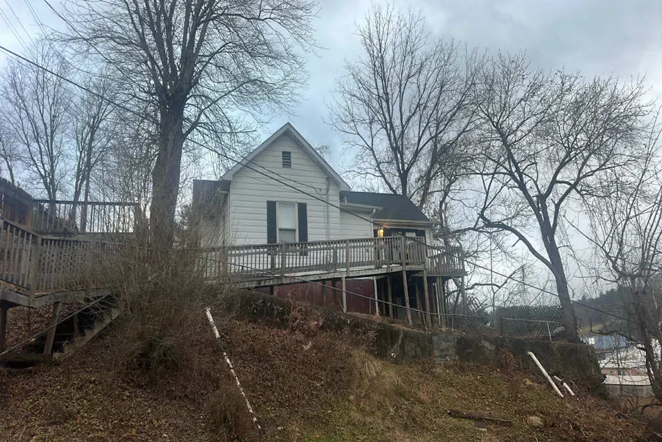 204 High Ave NE Coeburn, VA 24230, Wise County