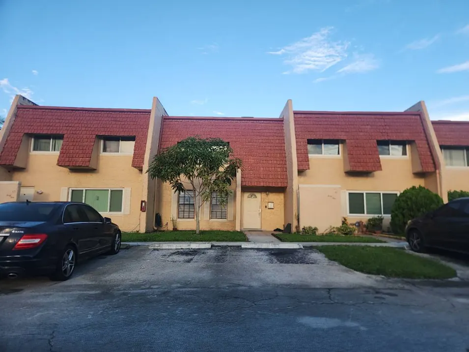 43 Spinning Wheel Lane Tamarac, FL 33319, Broward County