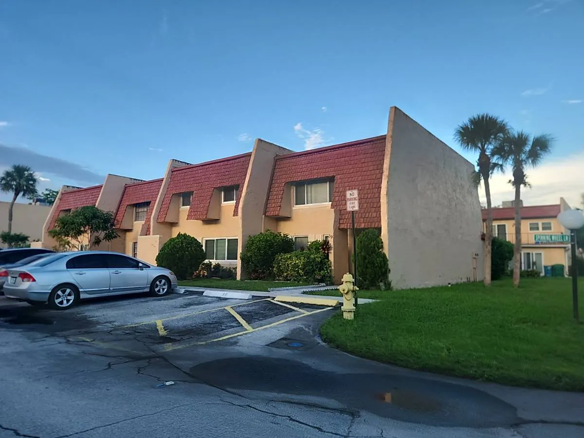 Spinning Wheel Ln, Tamarac, FL 33319 #1