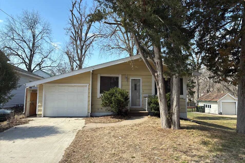 3305 Douglas St Sioux City, IA 51104, Woodbury County