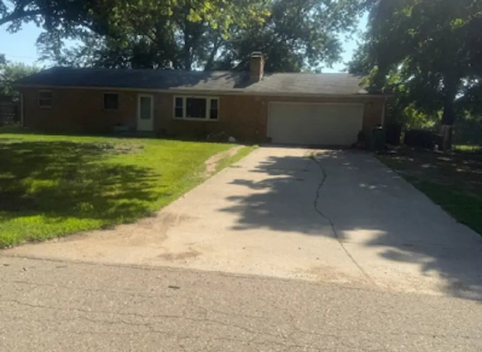 827 E Park Dr Niles, MI 49120, Berrien County