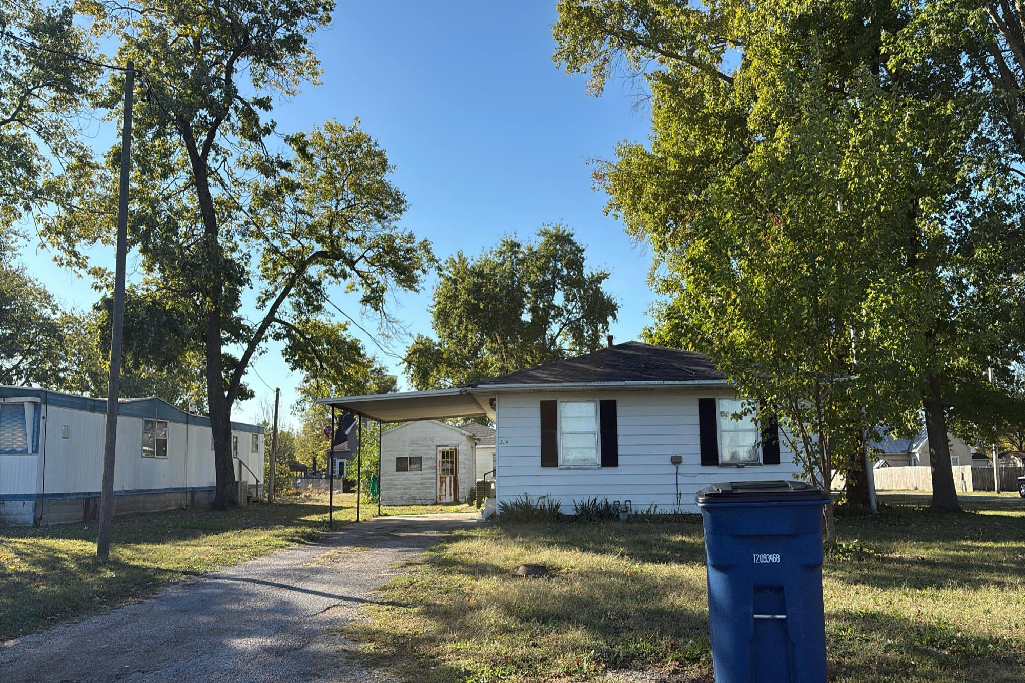 Pine St, Baldwin, IL 62217