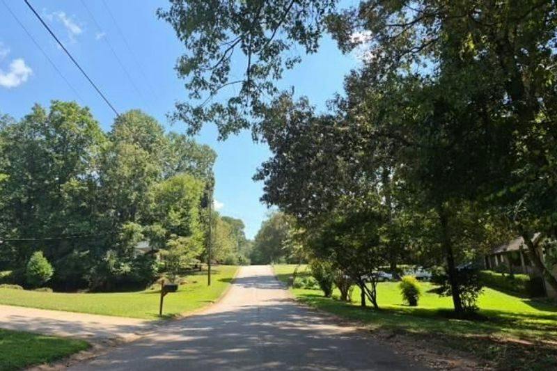 Shallow Creek Ln, Douglasville, GA 30135