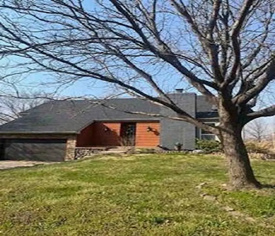 3 Belmont Ct Augusta, KS 67010, Butler County