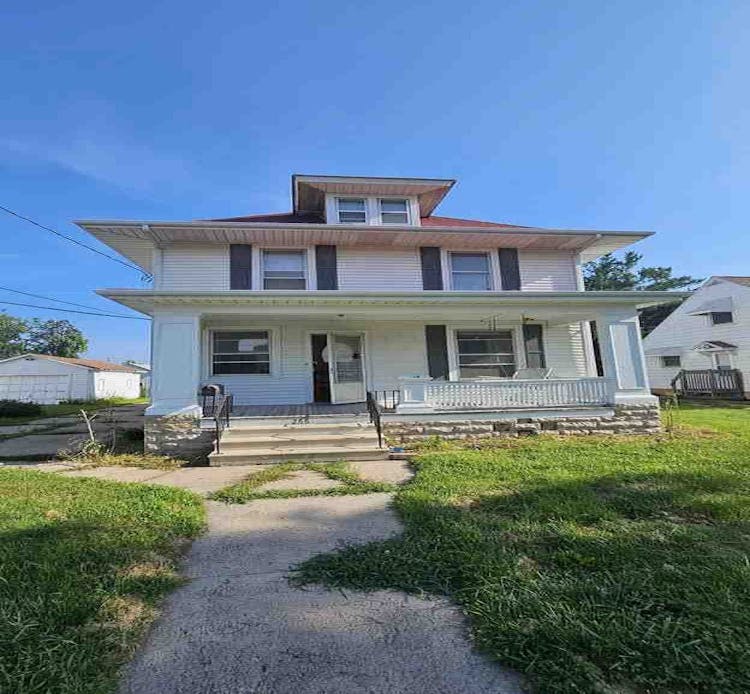 266 24th Ave SW Cedar Rapids, IA 52404, Linn County