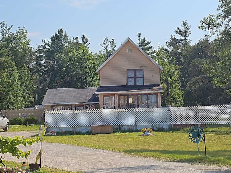 1388 N Us Highway 31 Pellston, MI 49769-9307, Emmet County