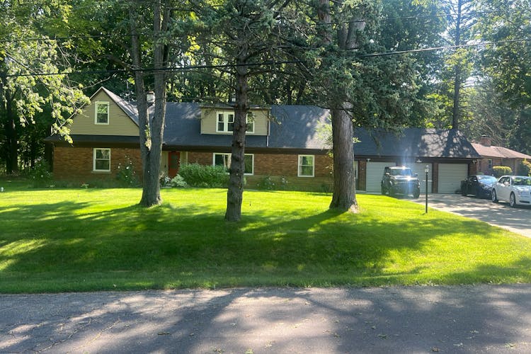 24100 Tamarack Trl Southfield, MI 48075-6101, Oakland County