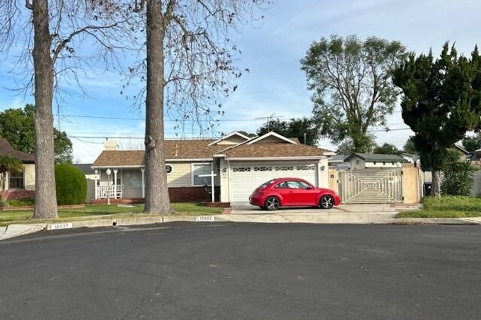 16427 Kinzie St N Hls, CA 91343-1822, Los Angeles County