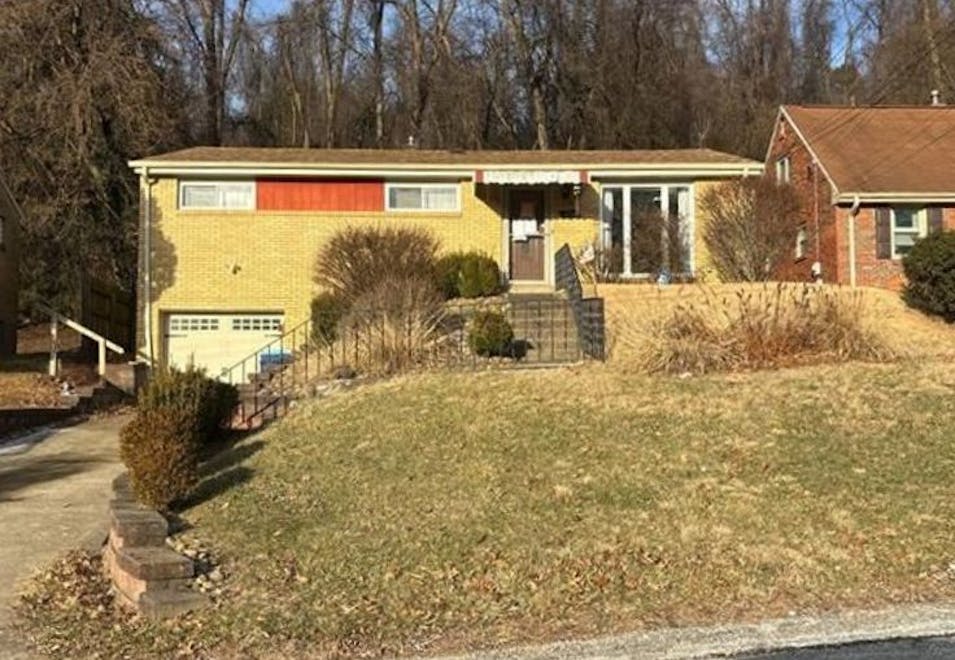 1212 Robinia Dr Pittsburgh, PA 15221, Allegheny County